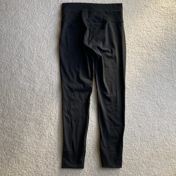 Vuori daily leggings- like new - Picture 6 of 10